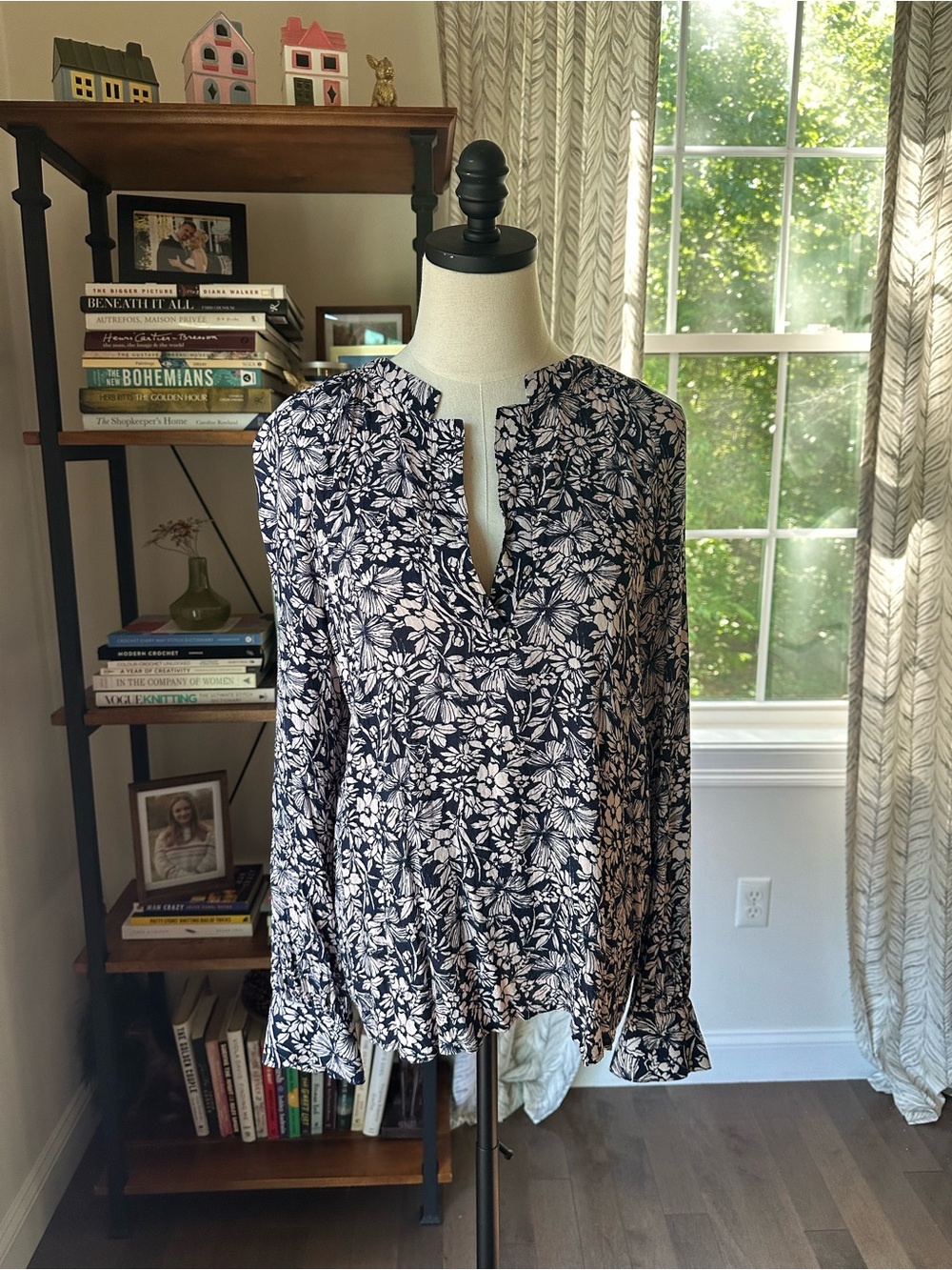 Treasure & Bond Navy and White Floral Split-Neck Blouse